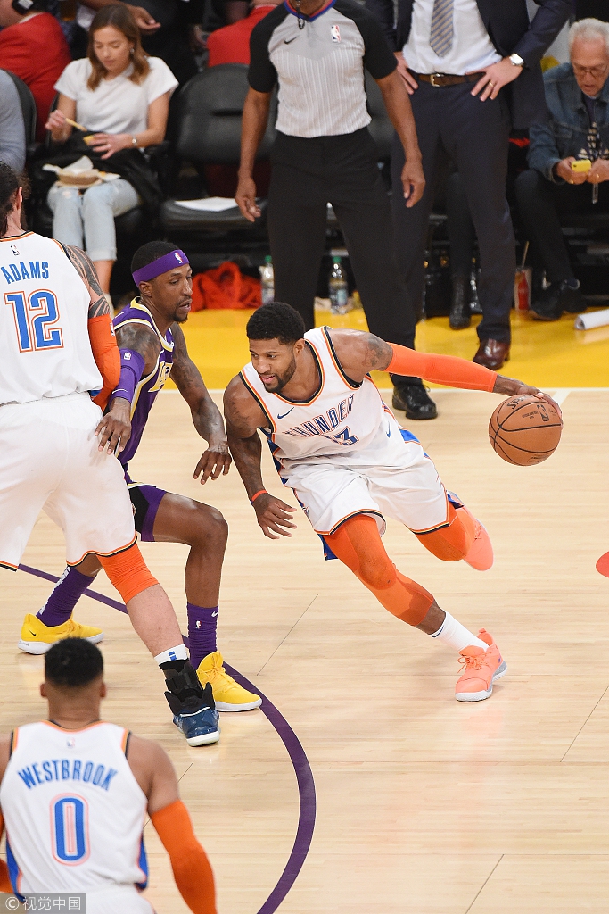 在激烈竞争 在激烈竞争